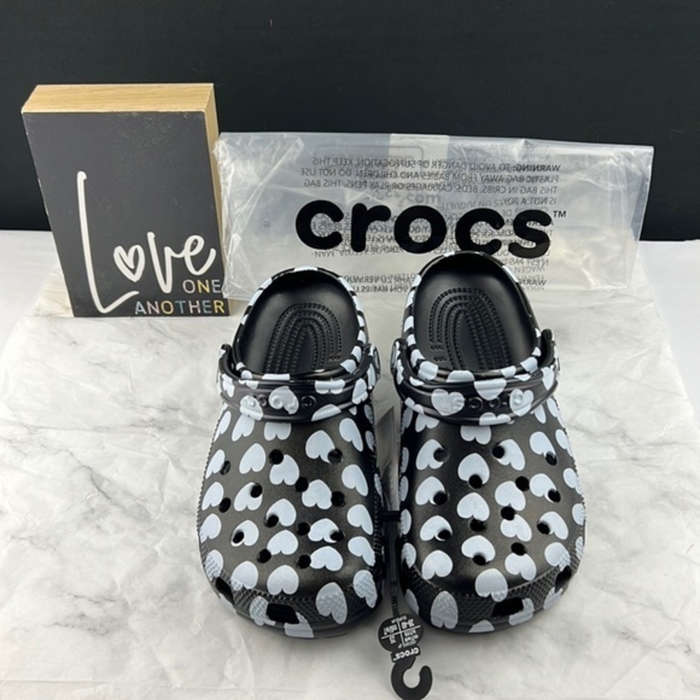 Crocs - ‘Hearts’ Classic Clog. Women’s SZ: 7,8,9,10. NWT Firm! - Picture 2 of 4